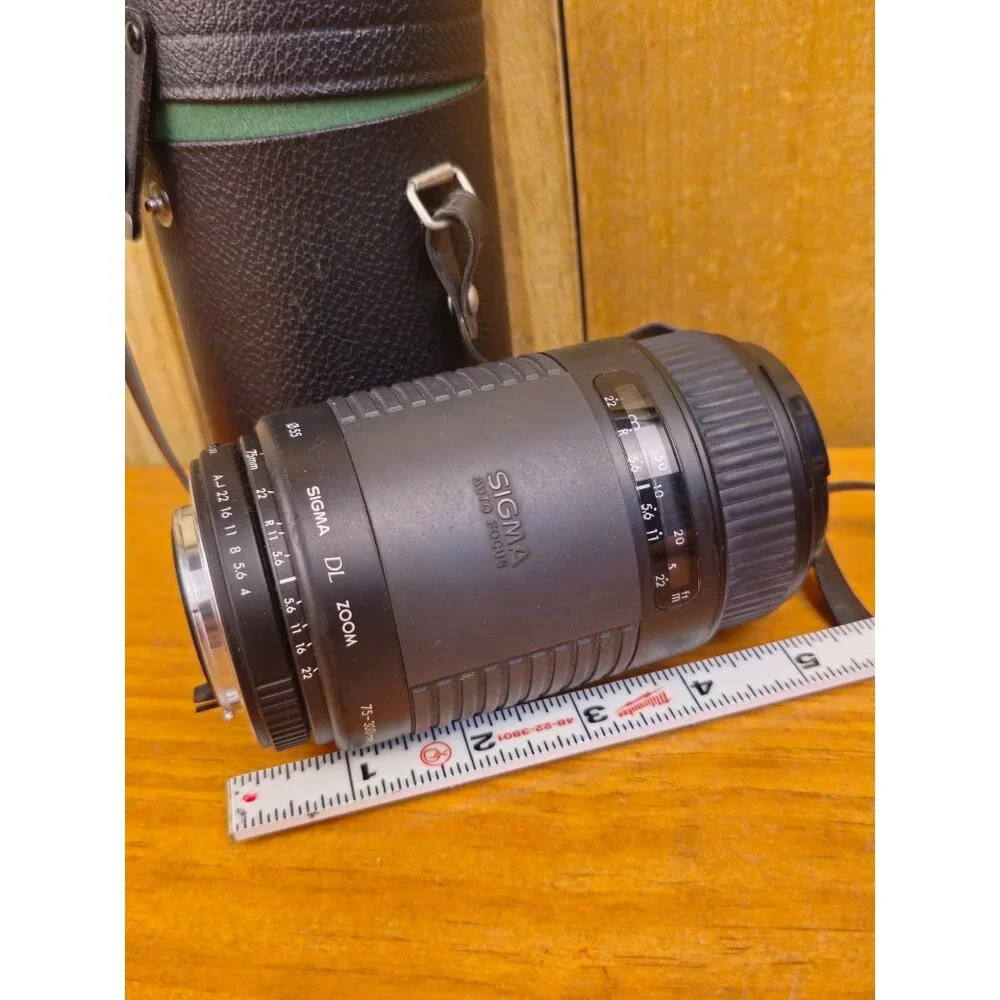 Sigma 70-210mm F4-5.6 DL Zoom Lens With Case & Caps For SLR Cameras
